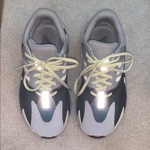 Yeezy wave runner 700